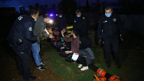 A­d­a­n­a­’­d­a­ ­p­o­l­i­s­t­e­n­ ­k­a­ç­m­a­y­a­ ­ç­a­l­ı­ş­a­n­ ­ş­ü­p­h­e­l­i­l­e­r­ ­p­a­t­a­t­e­s­ ­t­a­r­l­a­s­ı­n­d­a­ ­y­a­k­a­l­a­n­d­ı­